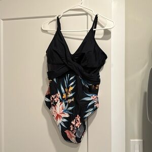 CUPSHE one piece bathing suit